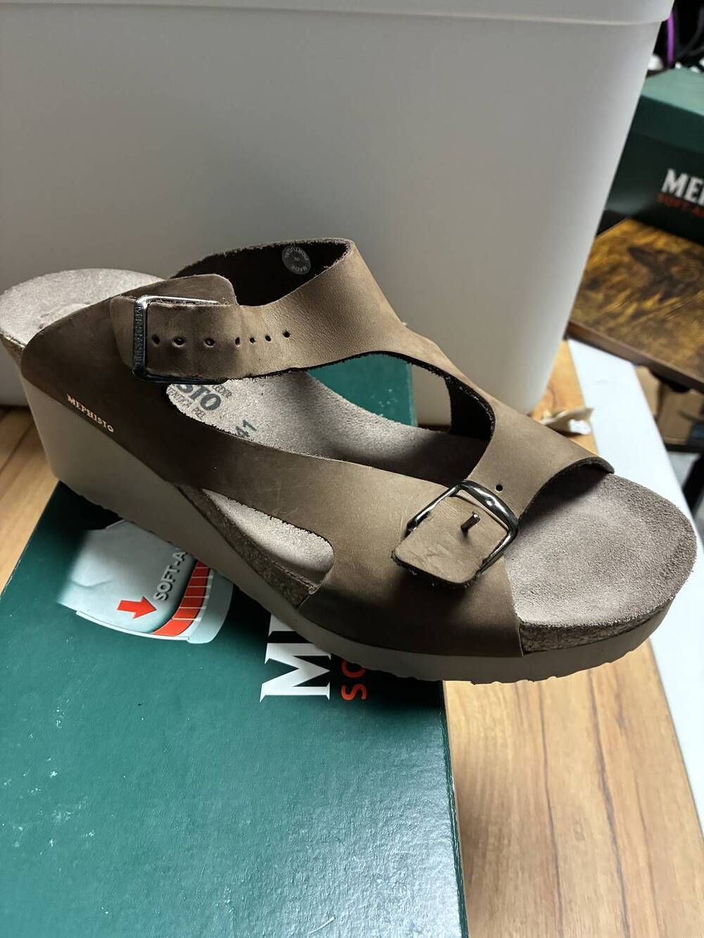 NEW MEPHISTO women's terie sandal in dark brown
